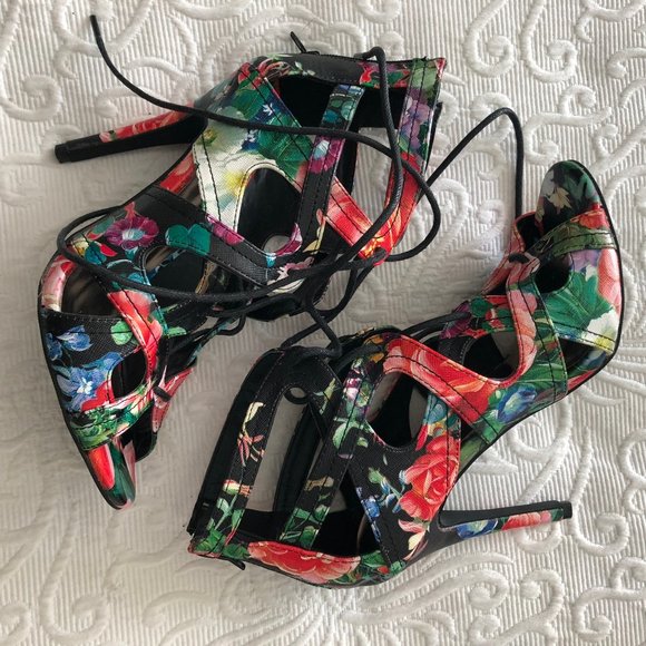 NEW Steve Madden "DITTAA" Floral Lace Stiletto Heels 9 Black Red Green Lolita - Picture 4 of 14